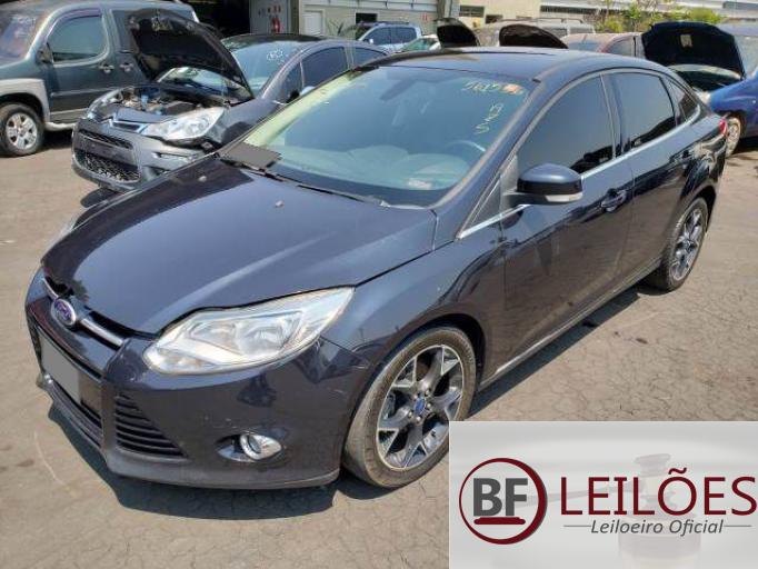 FORD FOCUS SEDAN 13/14