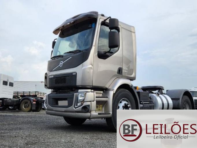 VOLVO VM 330 15/15
