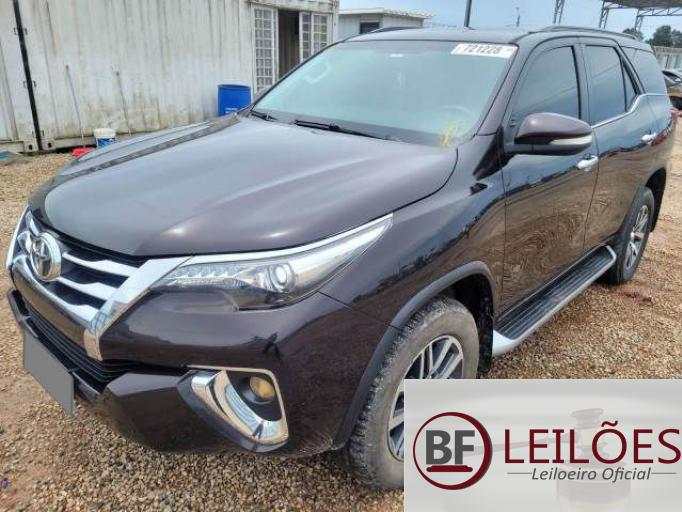 TOYOTA HILUX SW4 16/17