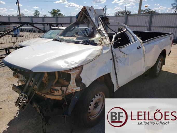 TOYOTA HILUX CS 19/19