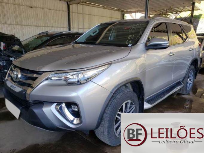 TOYOTA HILUX SW4 17/17 