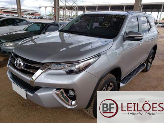 TOYOTA HILUX SW4 16/16