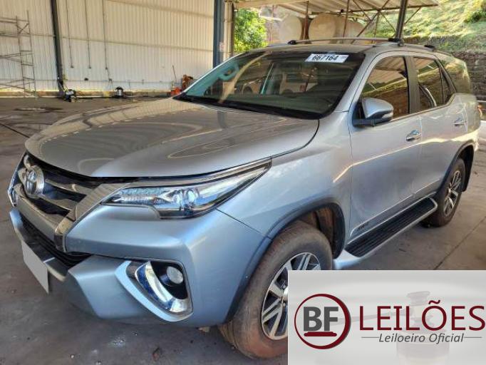 TOYOTA HILUX SW4 16/16
